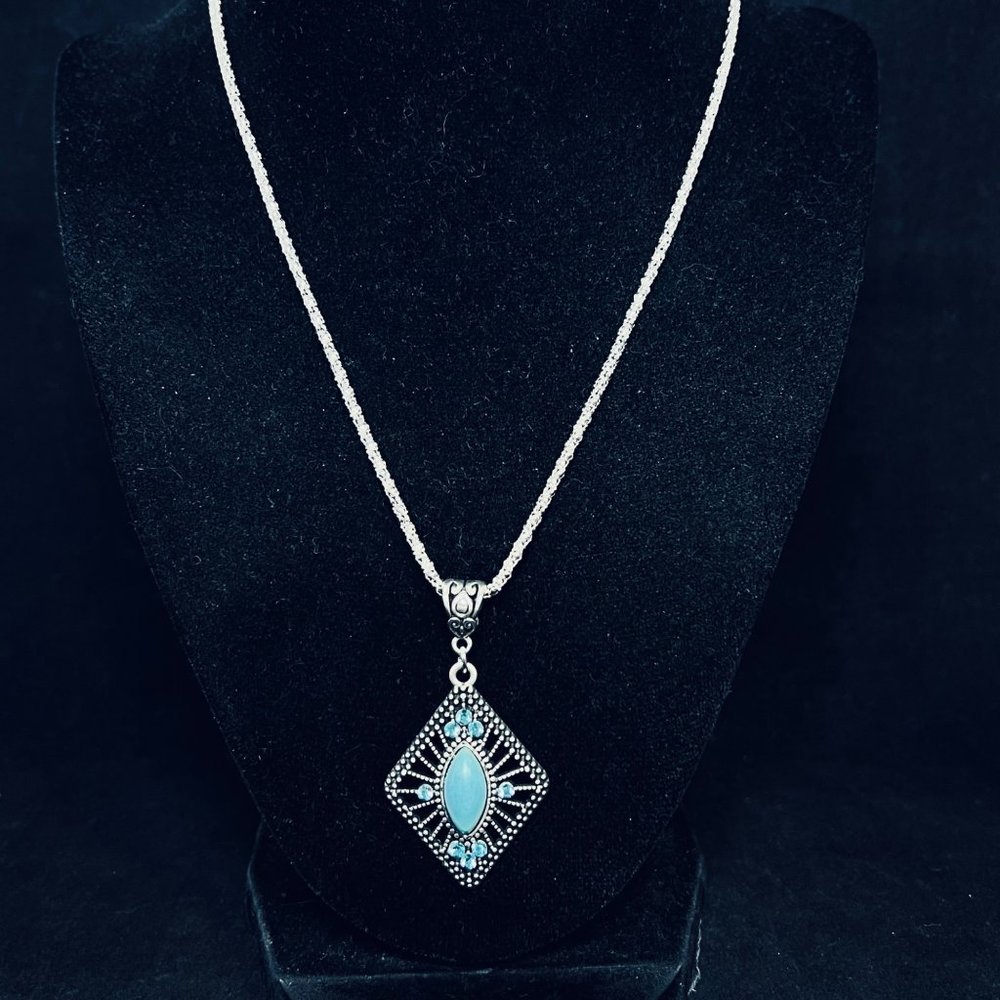Silver Tone Snake Chain Necklace With Diamond Shape Pendant - Picture 1 of 6